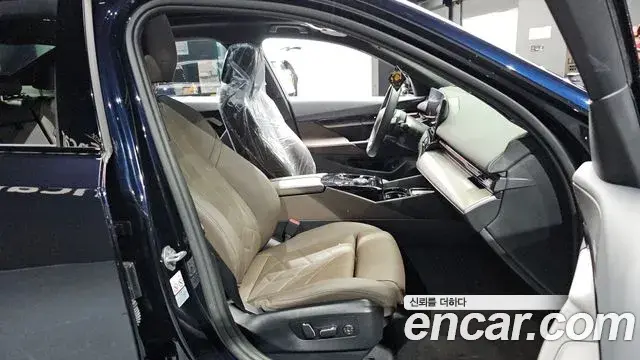 BMW 5 Series 2023 — ფოტო 12/20