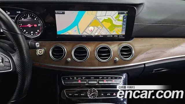 Mercedes-Benz E-Class 2018 — Фото 14/20