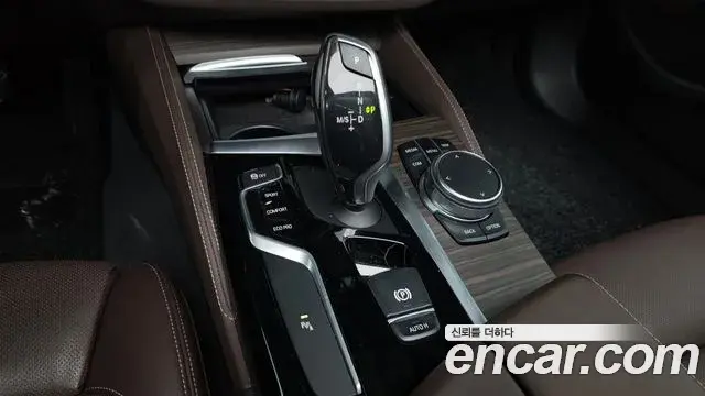 BMW 5 Series 2018 — Фото 9/20
