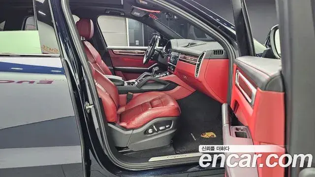Porsche Cayenne 2019 — Фото 11/20