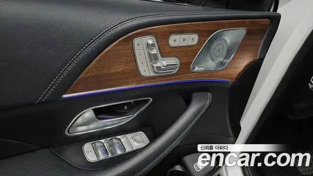 Mercedes-Benz GLE-Class 2019 — Photo 7/37