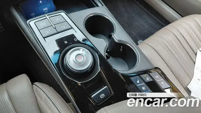 Kia K8 2022 — Photo 9/20