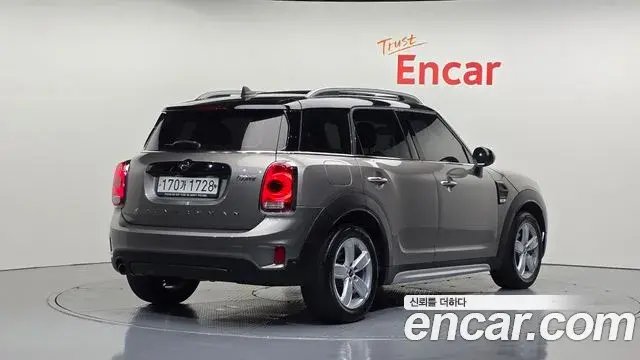 Mini Cooper Countryman 2019 — Фото 2/20
