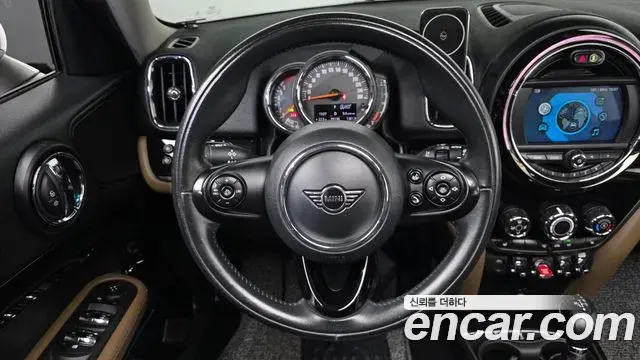 Mini Cooper Countryman 2019 — Фото 13/20