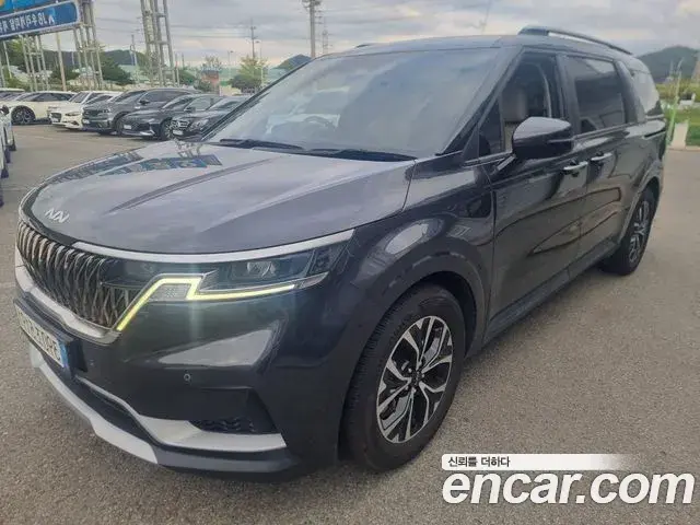 Kia Carnival 2023 — Photo 9/18