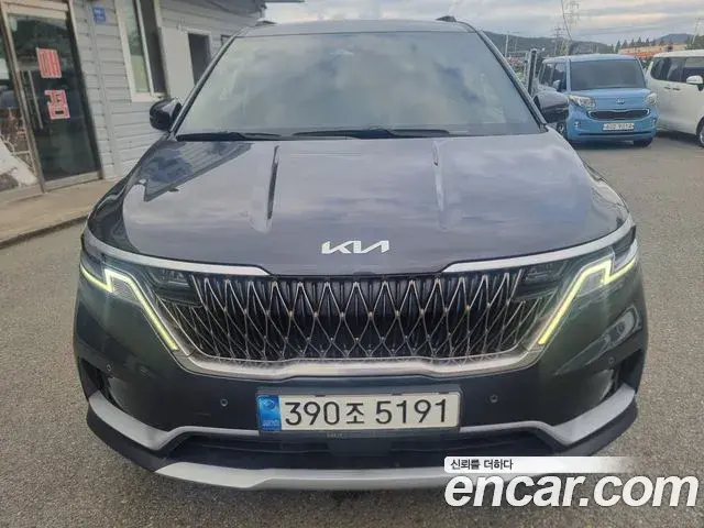 Kia Carnival 2023 — Photo 1/18