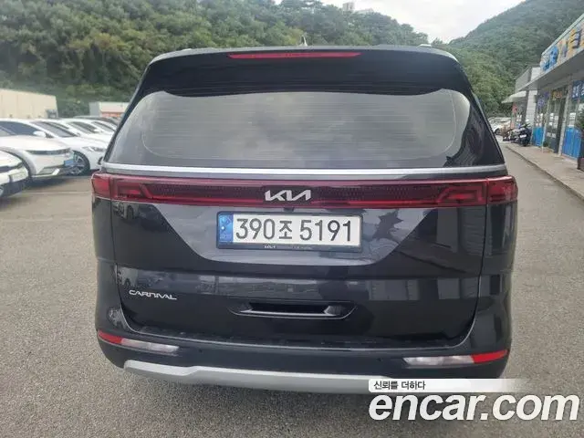 Kia Carnival 2023 — Photo 3/18