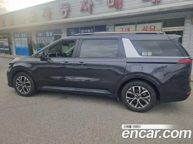 Kia Carnival 2023 — Photo 5/18