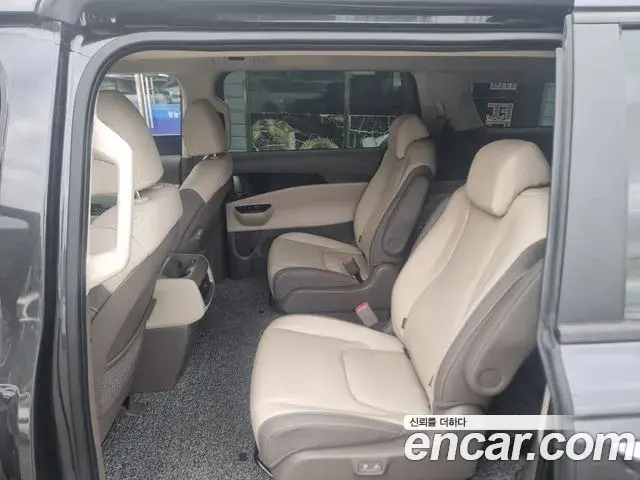 Kia Carnival 2023 — Photo 6/18