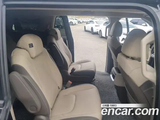 Kia Carnival 2023 — Photo 8/18