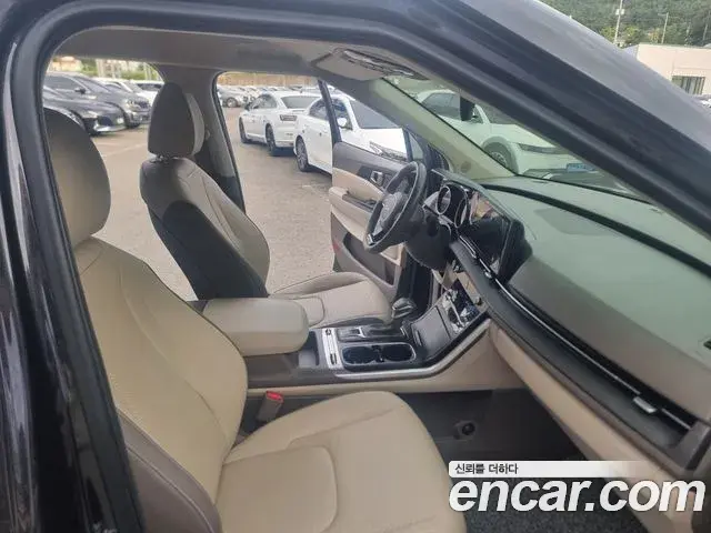 Kia Carnival 2023 — Photo 11/18