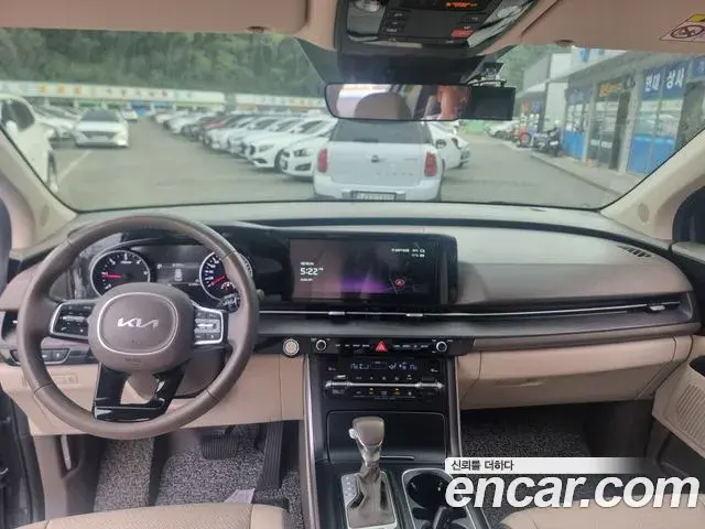 Kia Carnival 2023 — Photo 12/18