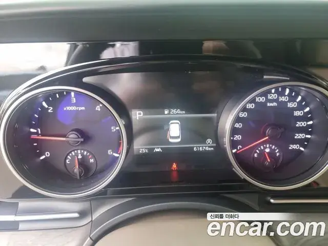 Kia Carnival 2023 — Photo 13/18