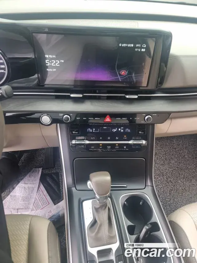 Kia Carnival 2023 — Photo 14/18