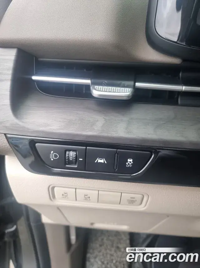Kia Carnival 2023 — Photo 15/18
