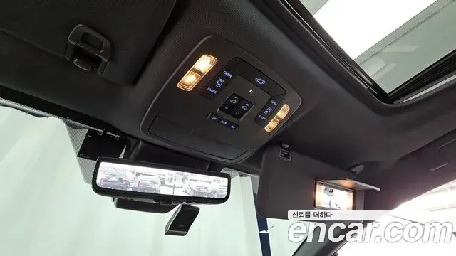 Toyota Sienna 2022 — ფოტო 1/36