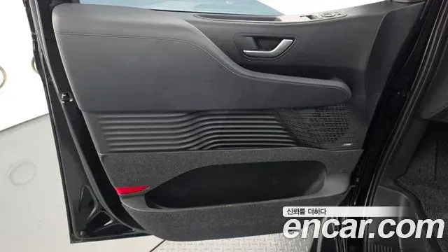 Hyundai Staria 2026 — Photo 17/36