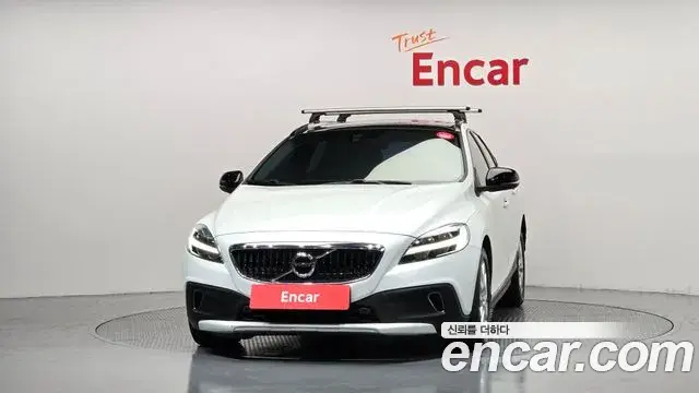 Volvo V40 Cross Country 2018 — Фото 3/20