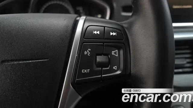 Volvo V40 Cross Country 2018 — Фото 14/20