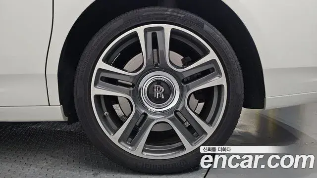Rolls-Royce Ghost 2020 — ფოტო 32/39