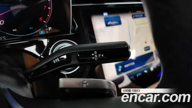 Mercedes-Benz E-Class 2024 — Photo 9/20