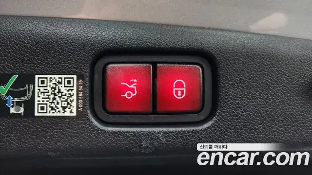 Mercedes-Benz E-Class 2024 — Photo 19/20