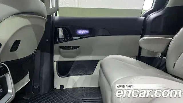 Kia Carnival 2023 — ფოტო 11/32