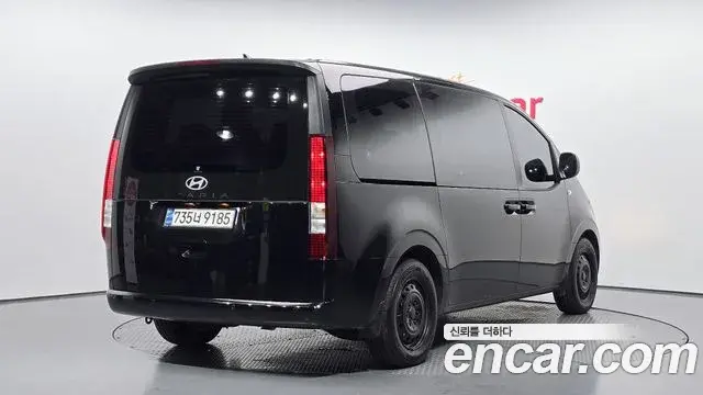 Hyundai Staria 2026 — Photo 2/20