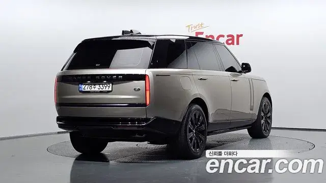 Land Rover Range Rover 2023 — ფოტო 28/30