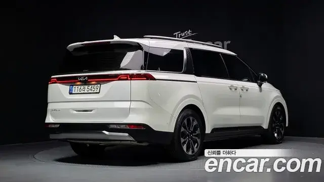 Kia Carnival 2023 — Photo 2/20