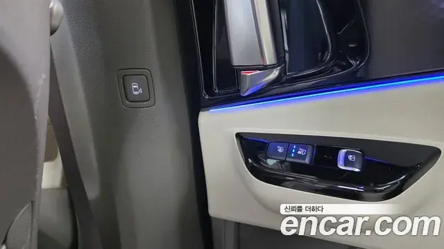 Kia Carnival 2023 — Photo 19/20