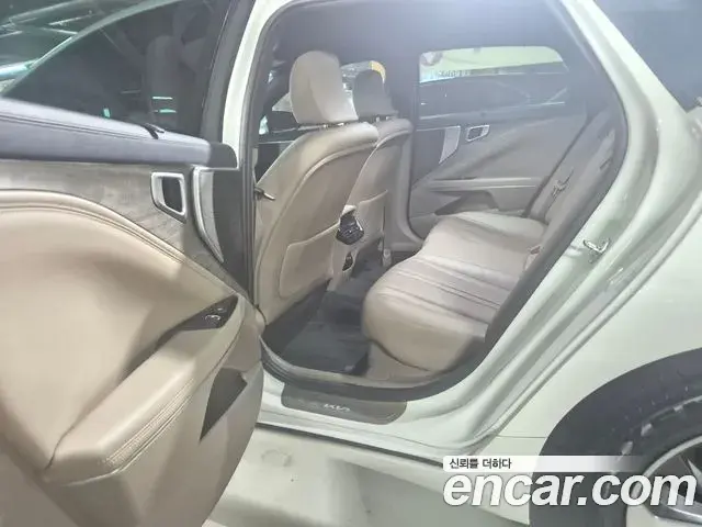 Kia K8 2023 — Photo 12/38