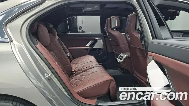 BMW 7 Series 2023 — Photo 11/20