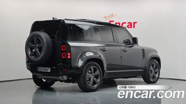 Land Rover Defender 2025 — Photo 2/20