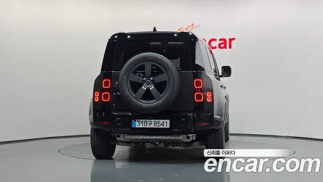 Land Rover Defender 2025 — Photo 4/20