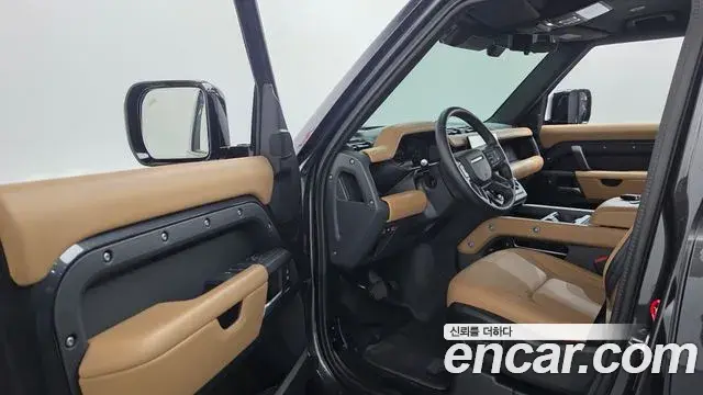 Land Rover Defender 2025 — Photo 10/20