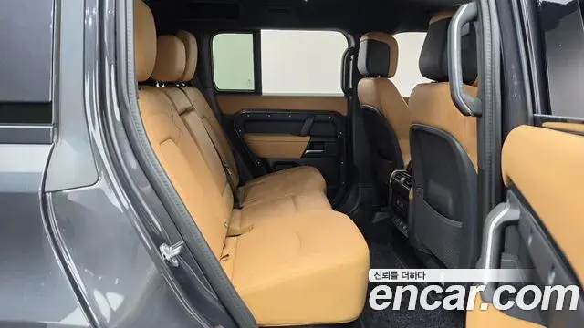 Land Rover Defender 2025 — Photo 11/20