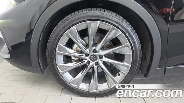 Toyota Crown Crossover 2023 — Photo 5/20