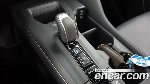 Toyota Crown Crossover 2023 — Photo 9/20