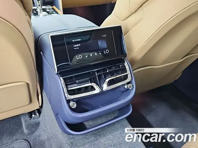 Bentley Flying Spur 2023 — ფოტო 2/15