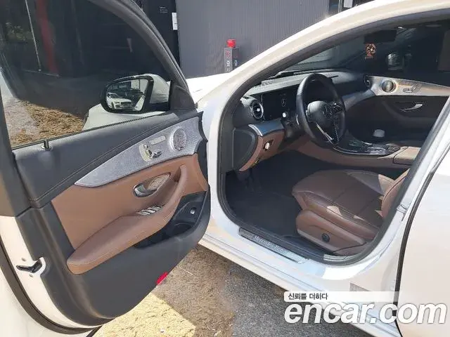 Mercedes-Benz E-Class 2021 — Фото 10/20