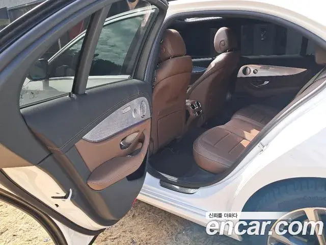 Mercedes-Benz E-Class 2021 — Фото 11/20