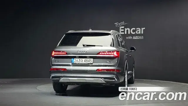 Audi Q7 2022 — Фото 4/20