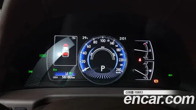 Lexus ES300h 2019 — Photo 8/20