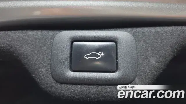 Lexus ES300h 2019 — Photo 17/20