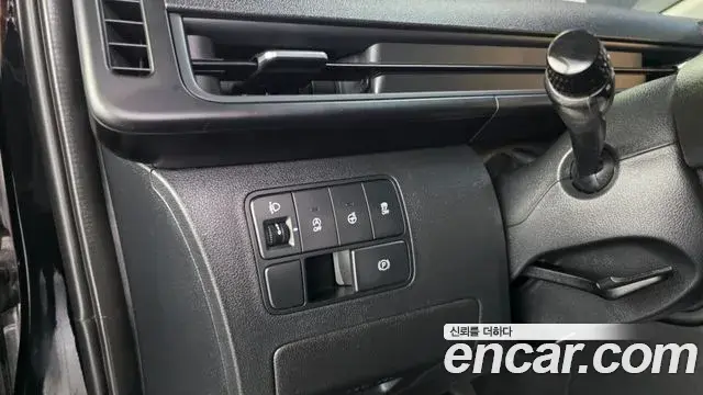 Hyundai Staria 2022 — Photo 17/20