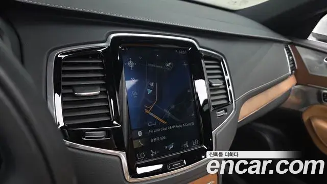 Volvo XC90 2018 — Фото 13/20