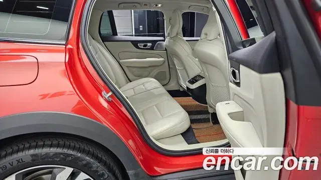 Volvo V60 Cross Country 2019 — Фото 12/20