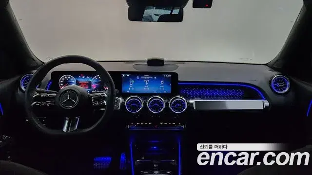Mercedes-Benz GLB-Class 2025 — Photo 7/18
