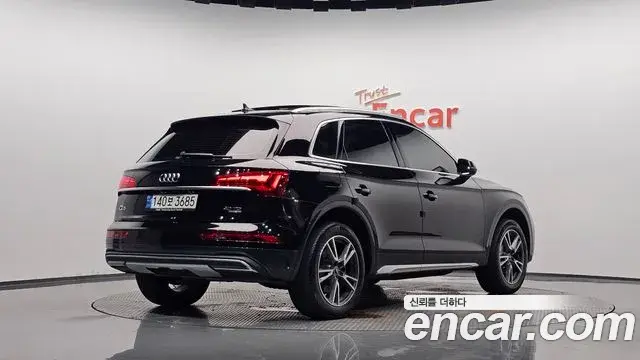 Audi Q5 2022 — Фото 2/20